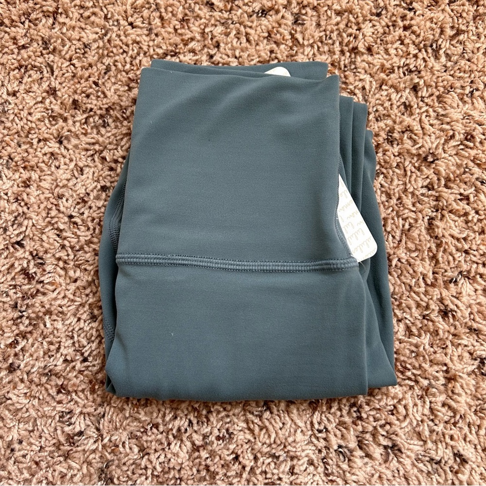 NWT Mystic Green Align 25”